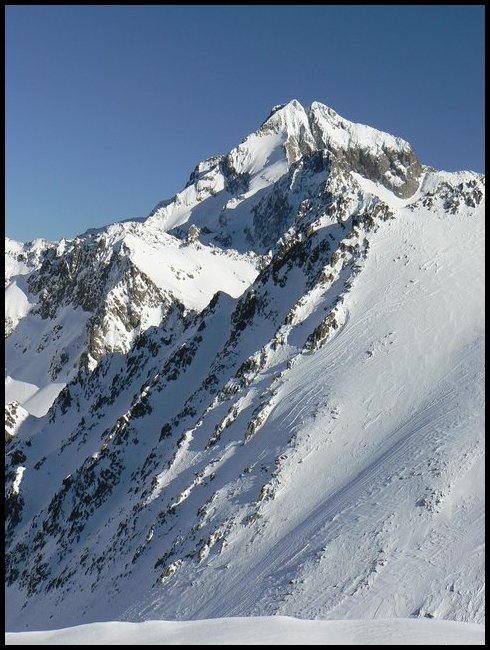 Gelas : Le Gelas et la face ouest de l'Agnelière vue depuis le sommet.