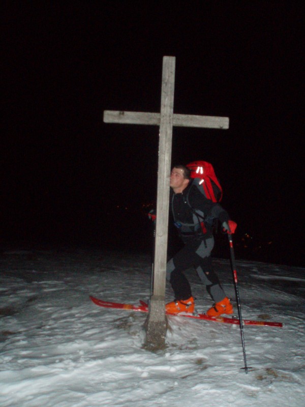 Croix d'Allant : Petits bisous nocturne à la croix.