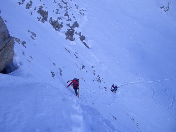 Col du Grand Neyron : Les trente derniers mètres pour arriver au col. Assez raides, la descente en traversée ne pose pas de problème à skis..