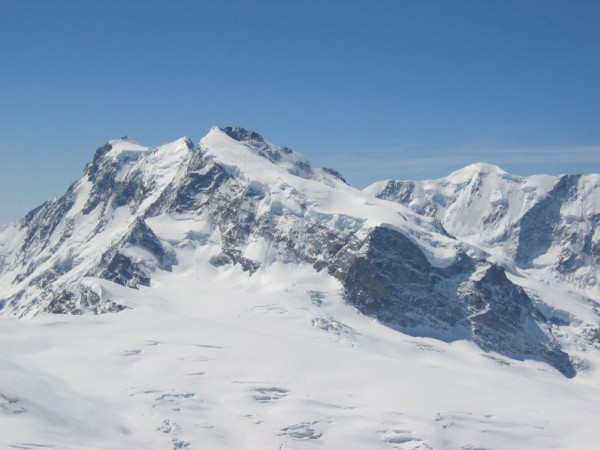 Mont Rose : De gauche à droite : Signalkuppe, Zumstein Spitze, Nordend, Dufourspitze et Liskamm