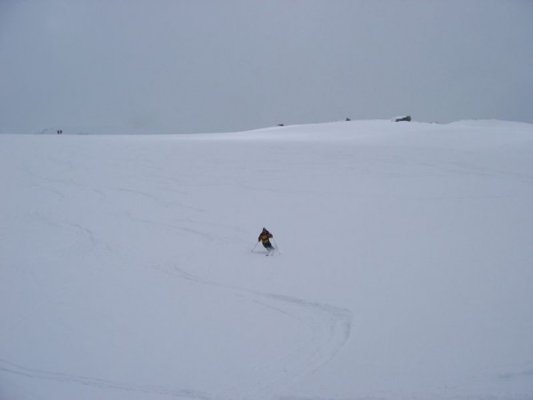 Monte Rosa gletscher : Descente en poudreuse mais dans le brouillard
