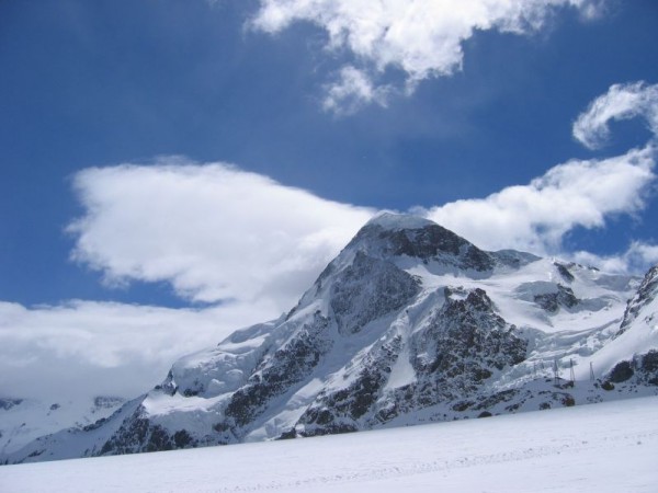 Face NW du Breithorn : La face NW du Breithorn depuis les pistes de Zermatt