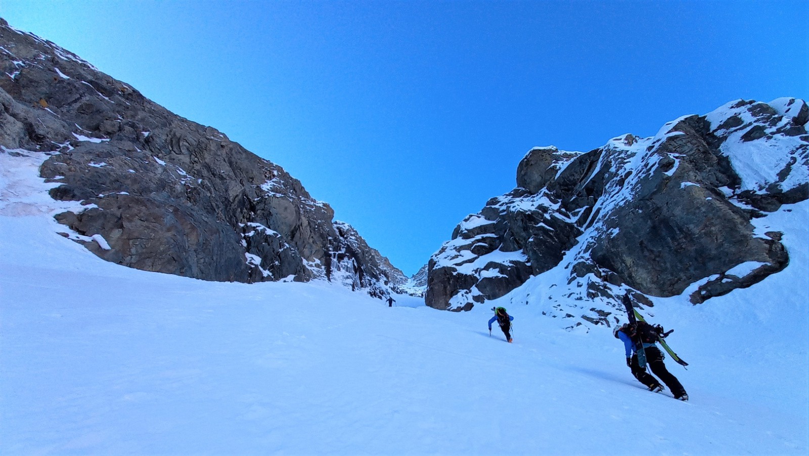 Couloir de G d'accès au Glacier de la Roche Faurio