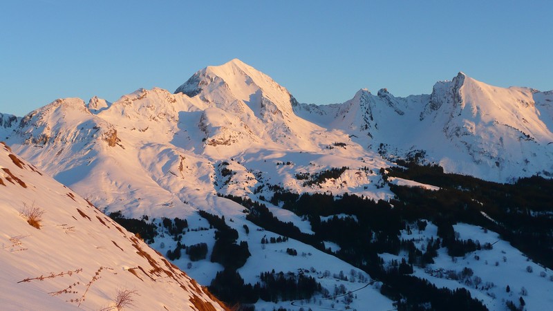Sulens : Charvin et Aiguille du Bouchet de Serraval