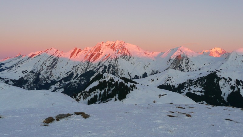 Sulens : Dernières lueurs sur les Aravis.