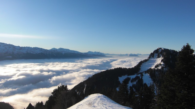 Pravouta : la vallée est encore dans la brume