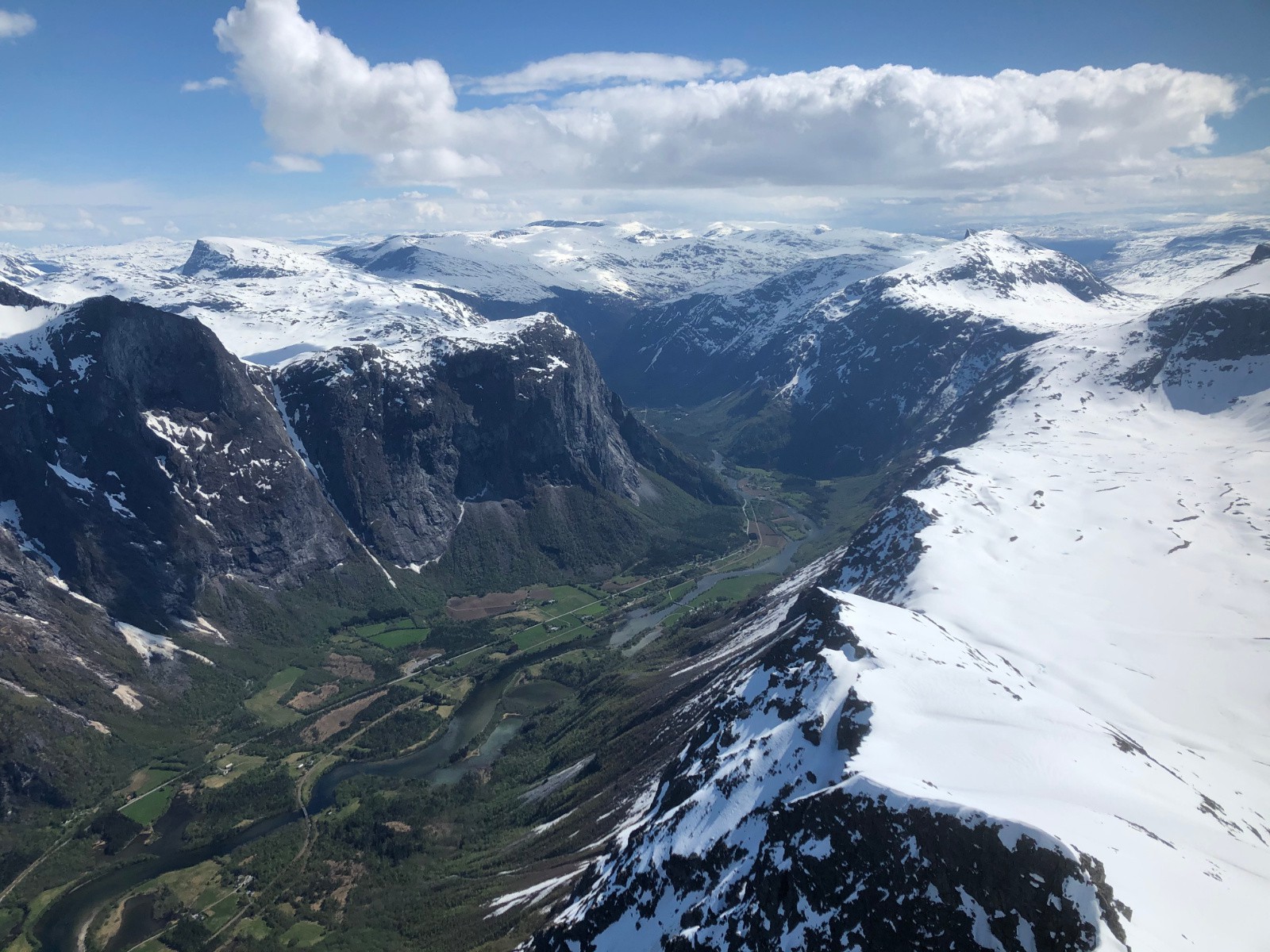 Vue sur Romsdal depuis le sommet