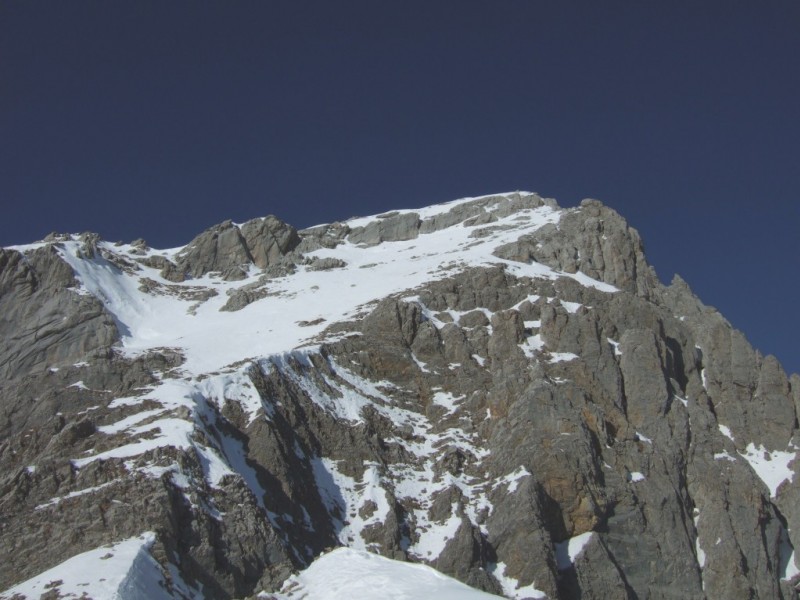 Mt Charvet : Face Sud du Mt Charvet. Pas décaillée à 13h. Peu enneigée en haut