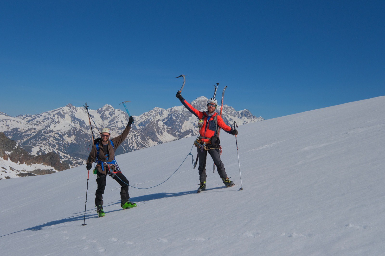Geoff et Ro sur fond de Mont Blanc 