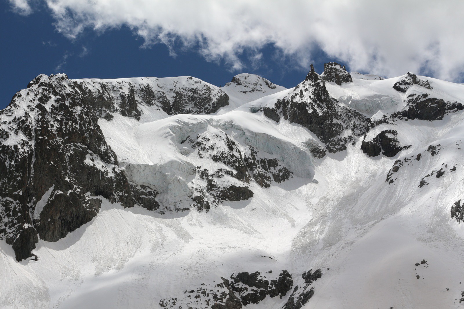 Le Mont Gioberney et les magnifiques séracs du glacier du Says