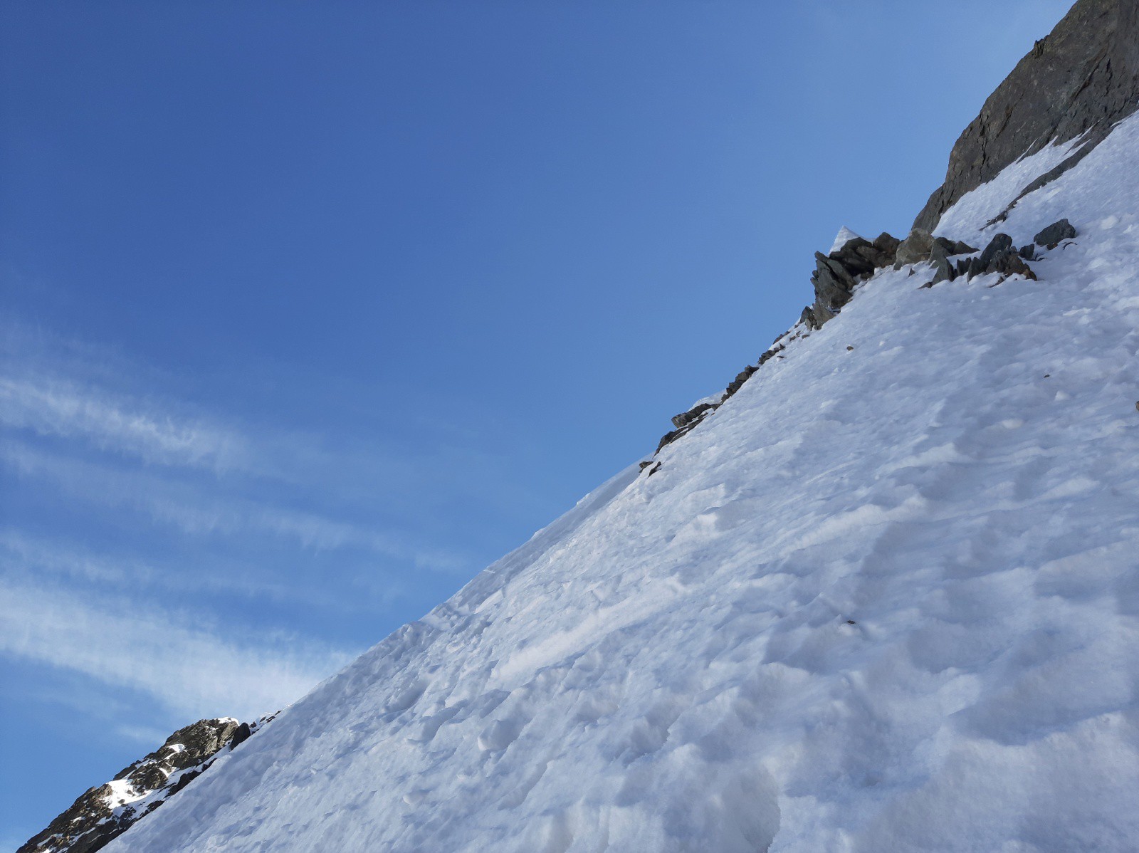 La traversée médiane, déversante et exposée