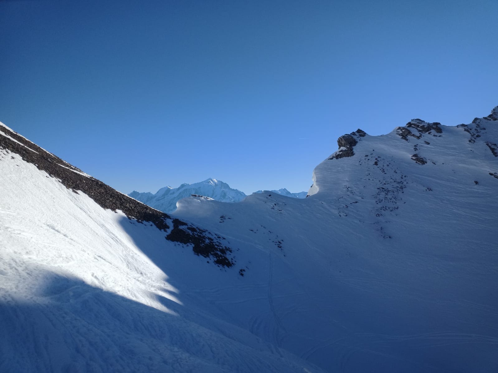 Fenêtre sur le Mont-Blanc dans le haut de Bellacha
