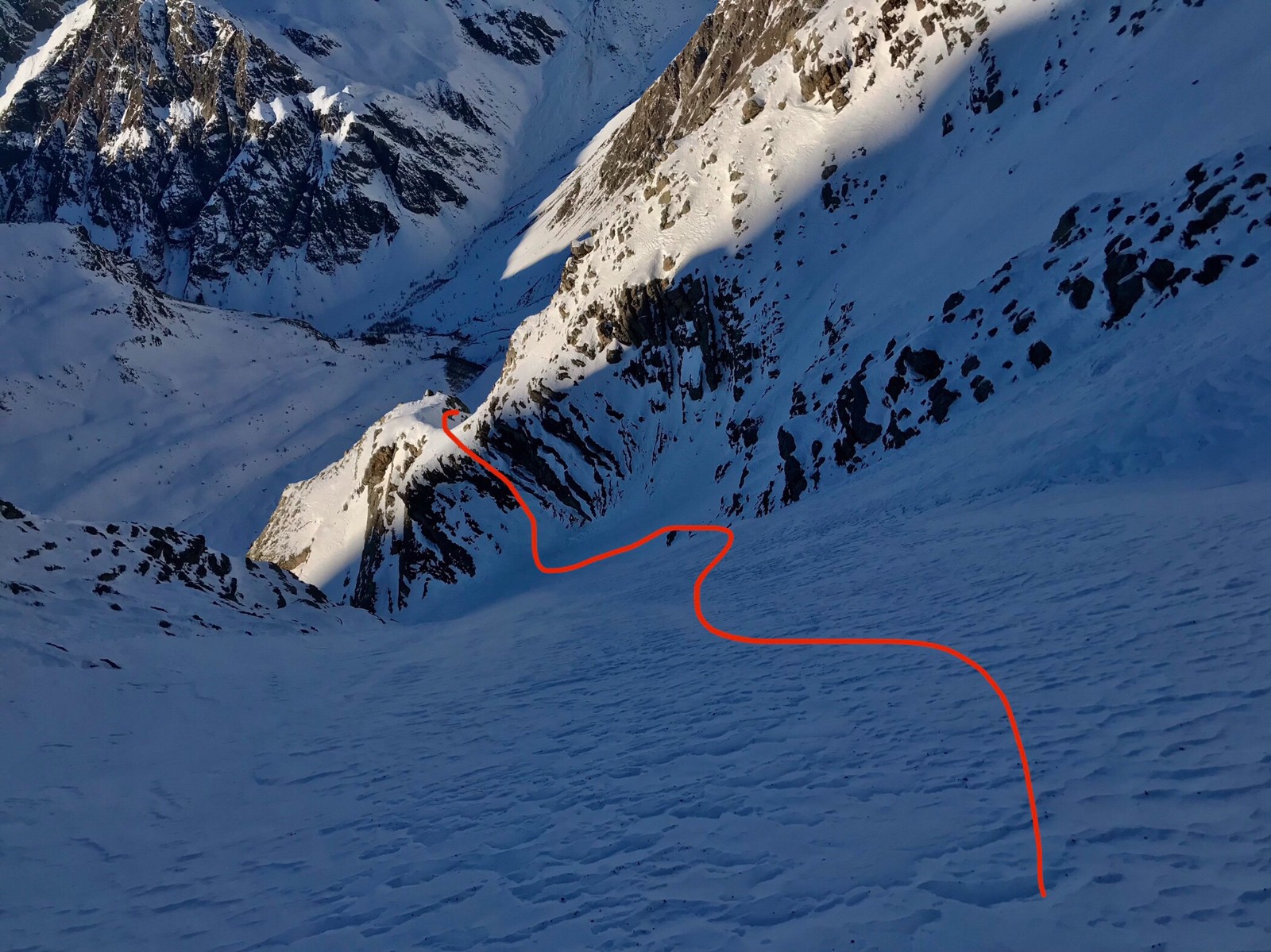 2ème traversée pour rejoindre la face, qui nécessitera de remettre les crampons au retour