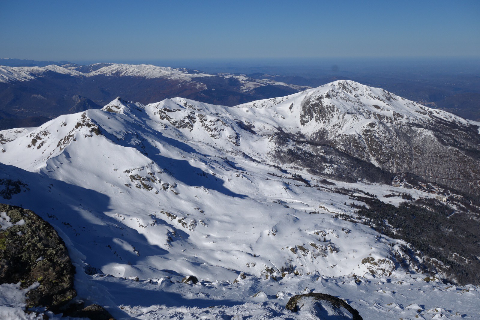 La station des Monts d'Olmes depuis le sommet du Saint Barthélémy