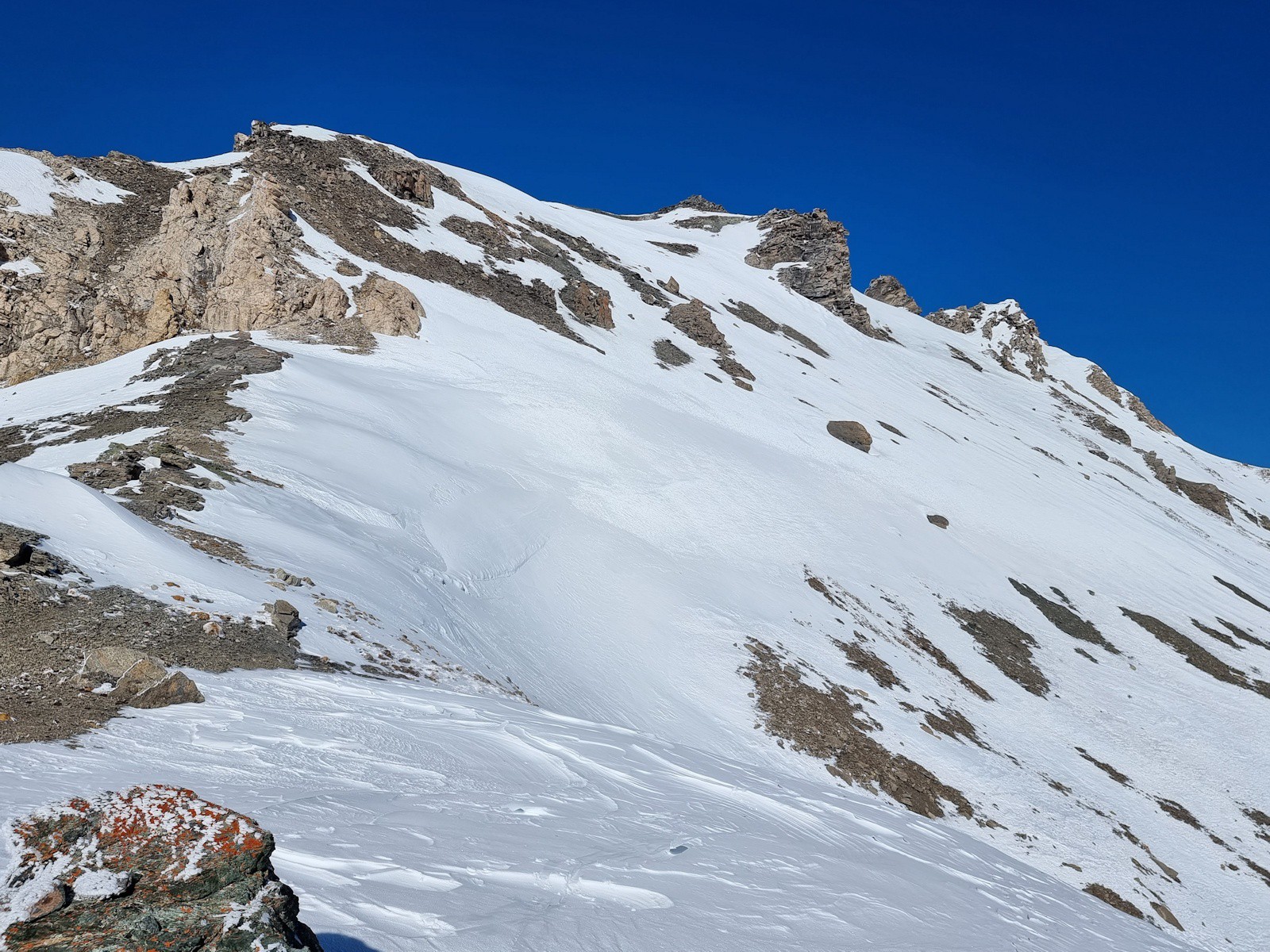 Pointe du Rocher Blanc versant est: neige béton. 