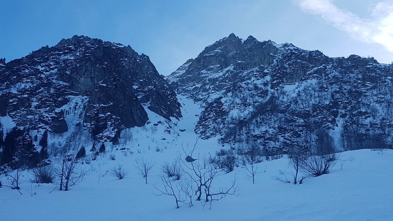 #1 Vue du couloir du Pertuis à la montée Vue du couloir du Pertuis à la montée