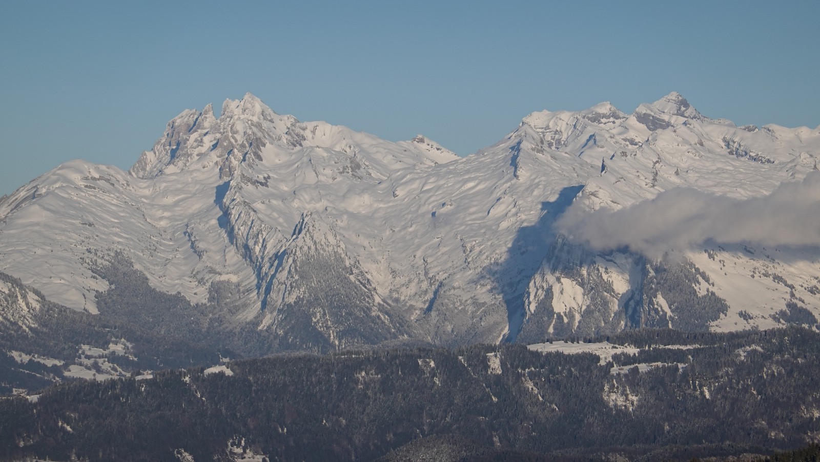 Panorama sur le Bossetan, les Dents du Midi et la Tour Sallière