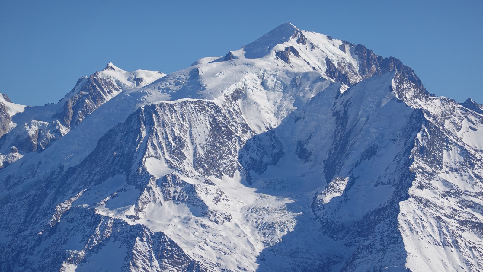 Panorama depuis le Col du Midi, Mont-Blanc du Tacul, Mont Maudit, Aiguille et Dôme du Goûter, Mont-Blanc et Aiguille de Bionnassay