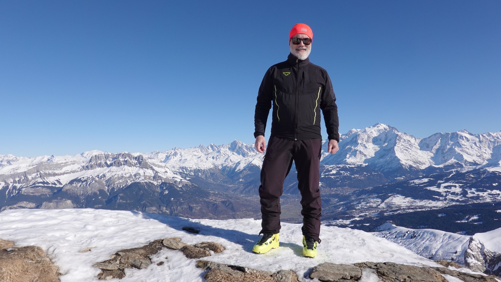 Au sommet sur fond de Mont-Blanc