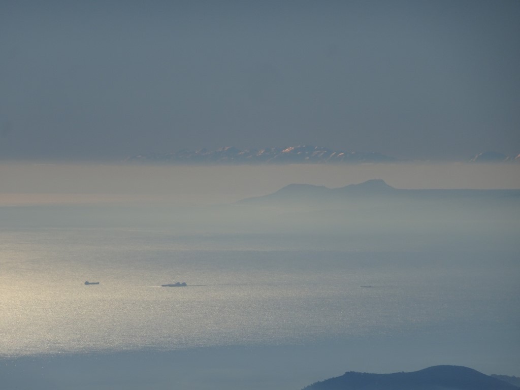 la Crète (Lefka Ori) au fond