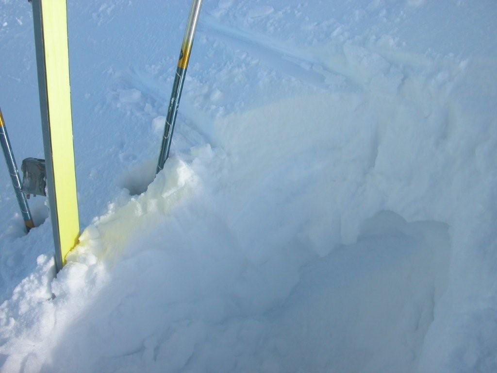 Plaqué ? : 20 cm de neige rapportée sur un fond inconsistant.