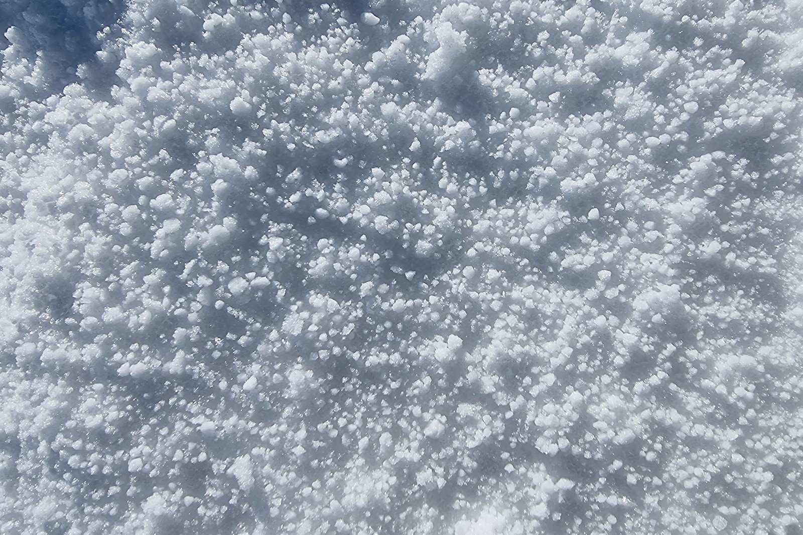 Neige roulée sur la totalité de la pente Nord-Est !!!&nbsp;&nbsp;