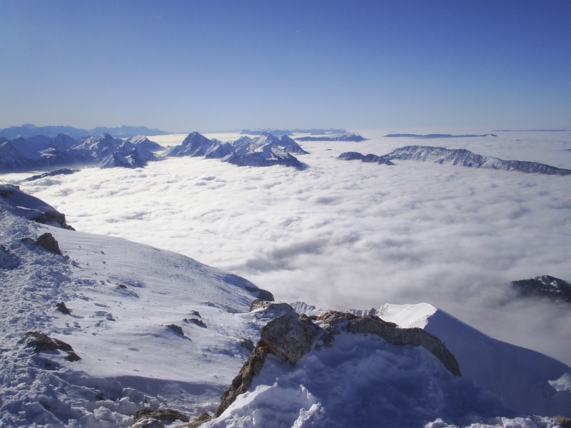 Annecy doit être par là? : La belle mer de nuage sur le bassin Annécien vu depui le sommet