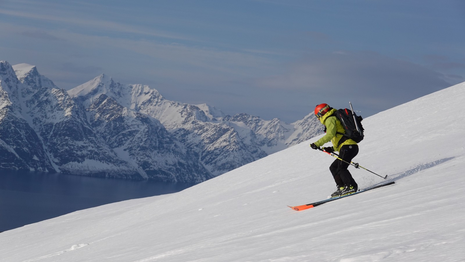 Toujours du ski grand large avec vue fjord 