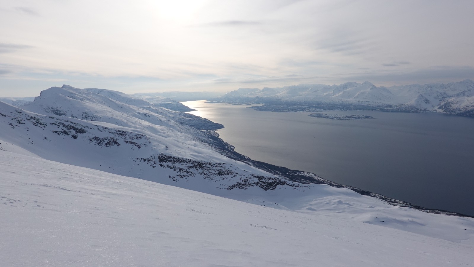Panorama sur le Sud des Alpes de Kafjord notamment le Rissavarri