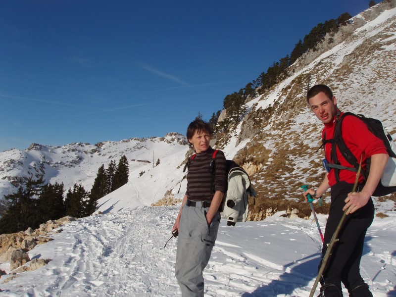 col de la cochette : au fond le chalet de rossanaz...

a droite l'arète et bien dégarnie

devant je sais pas ???