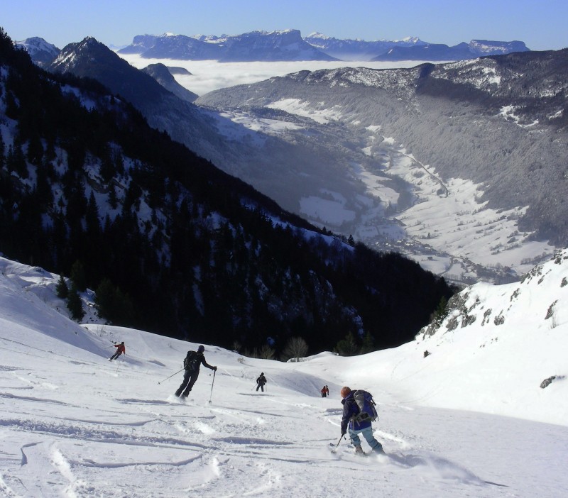Descente : Descente en groupe sous l'oeil de la Chartreuse