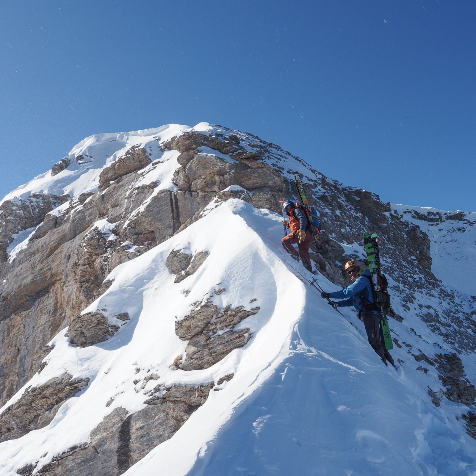  Arête de Kalagia, le câble est sous la neige