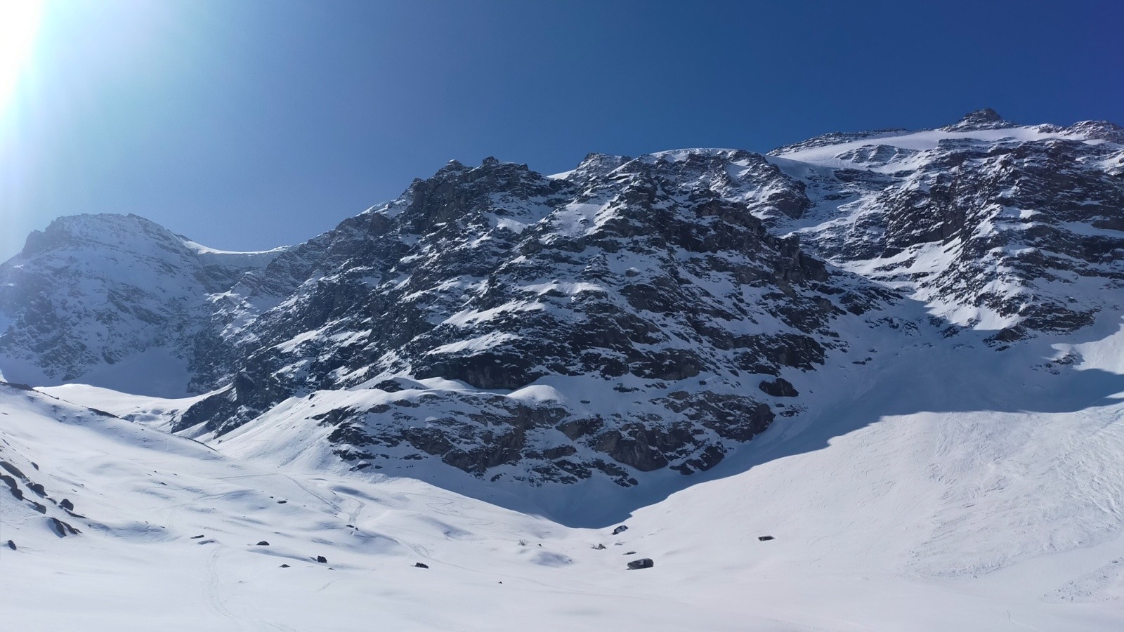  Fin de l'itinéraire de descente de l'Albaron par le glacier sup du Vallonnet bien sec (goulet sur la droite)