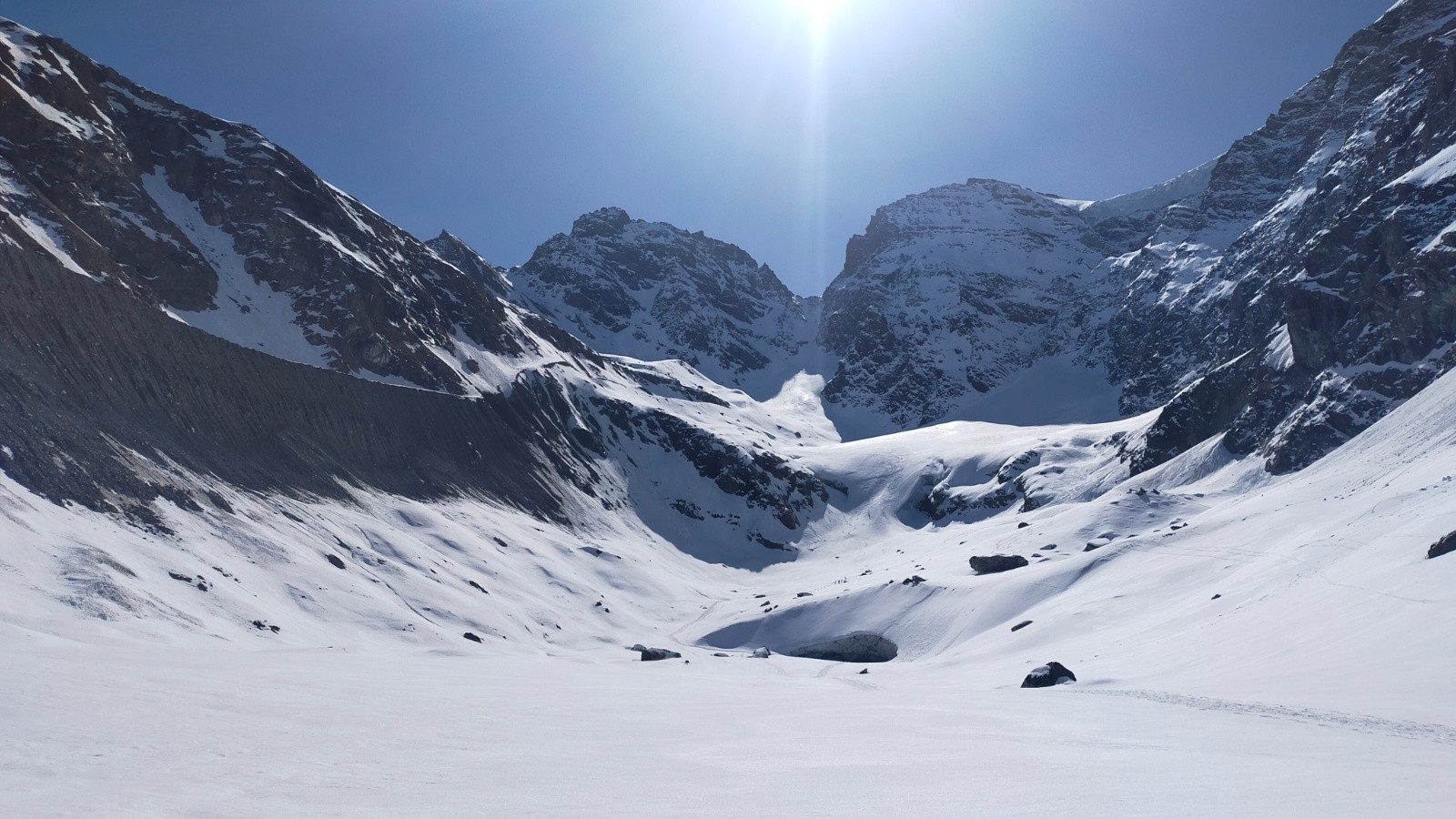  Front du glacier inf du Vallonnet qui a bien reculé, belle moraine à gauche, couloir du Greffier au fond