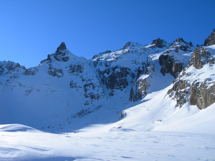 Depuis Stazzu Vecchiu : L'Aiguille Noire, le couloir de Puzzolu (purges fraîches dedans) et le Monte Ritondu.