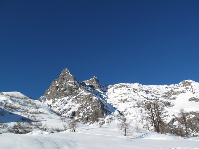 Corne de la Loriaz : On rejoint le pied du couloir NE