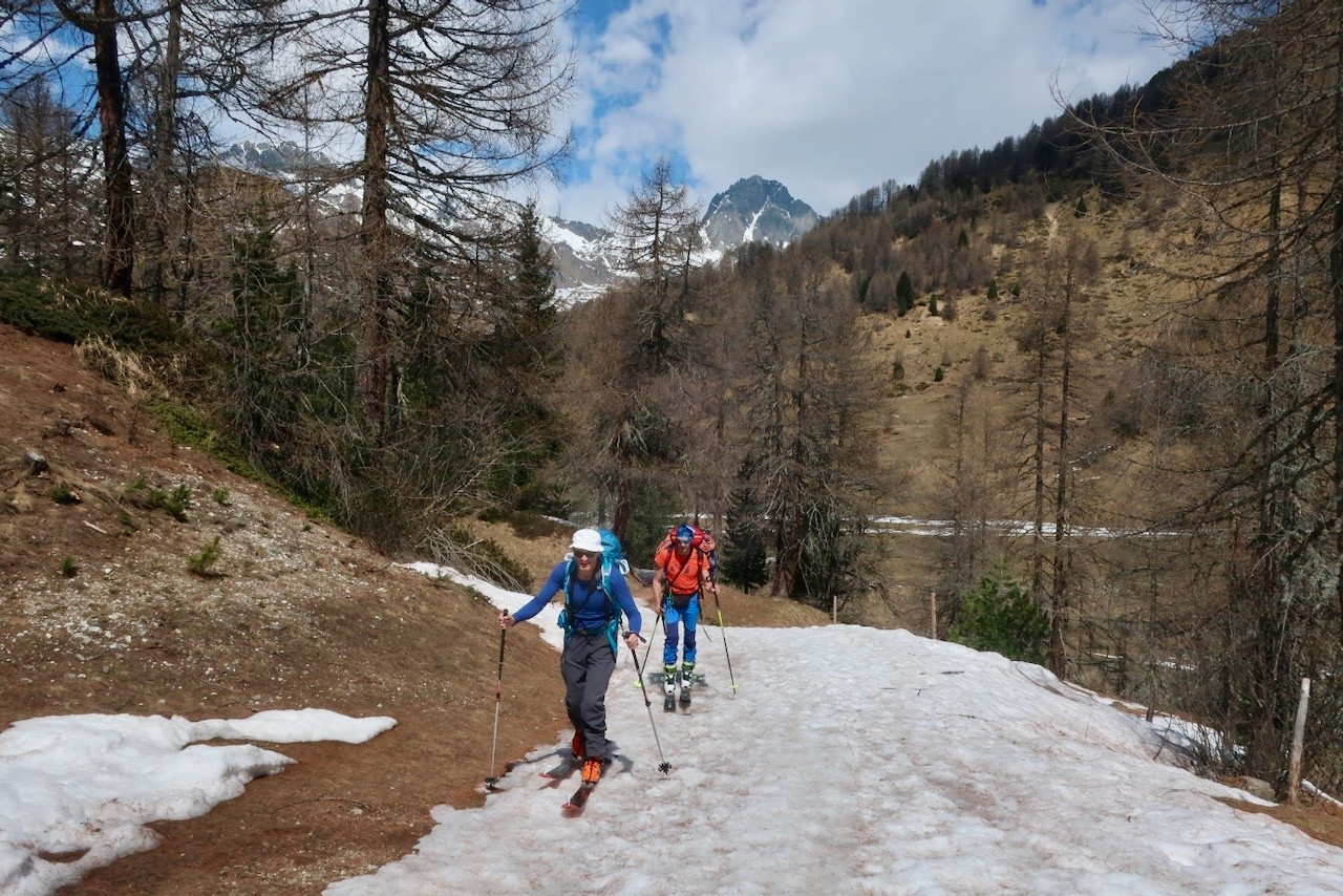 Majola. Incroyable le peu de neige à 1900m&nbsp; pour un 15 avril.&nbsp;