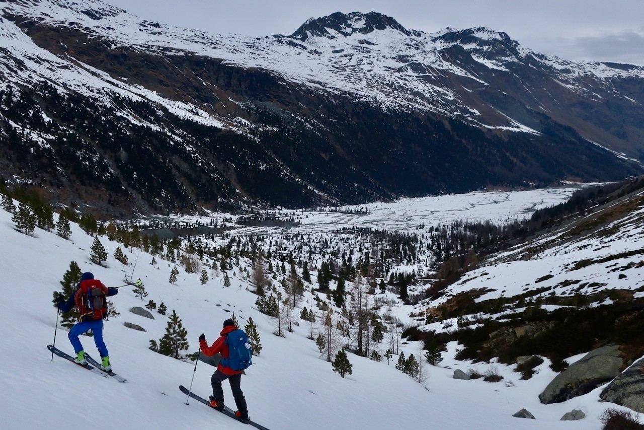 Longue descente vers le vallon du Roseg. On se croirait en Norvège ! C'est ca l'esprit Raid