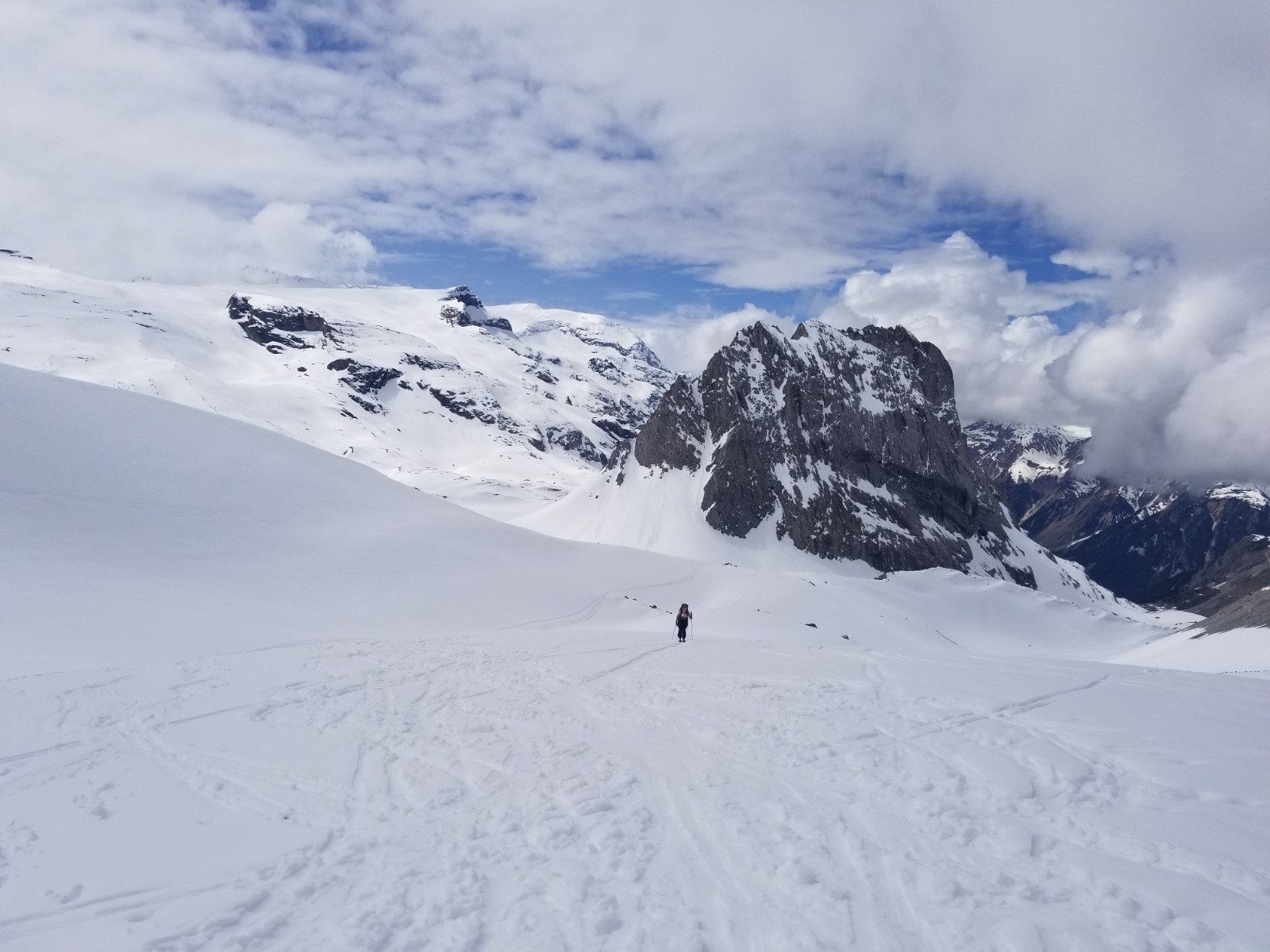 Coup d'oeil dans le rétro dans la montée sur le glacier de la Grande Casse 