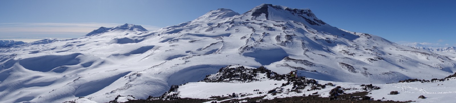Panorama sur le volcan Nevado et les volcans Chillan Nuevo y Viejo