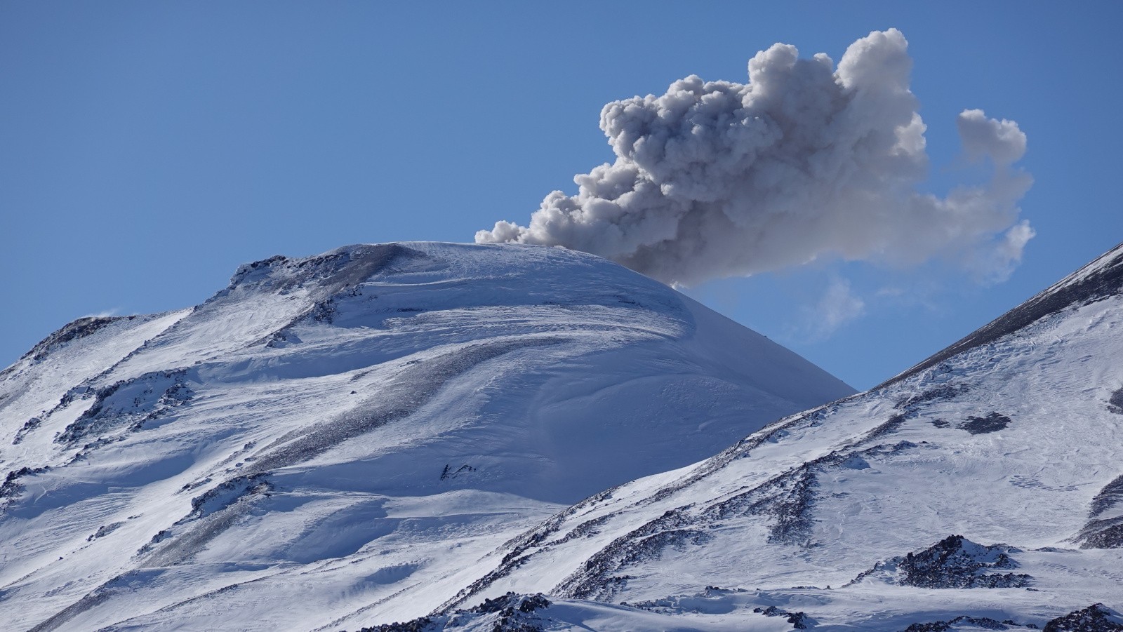 Activité volcanique sur le volcan Chillan Nuevo