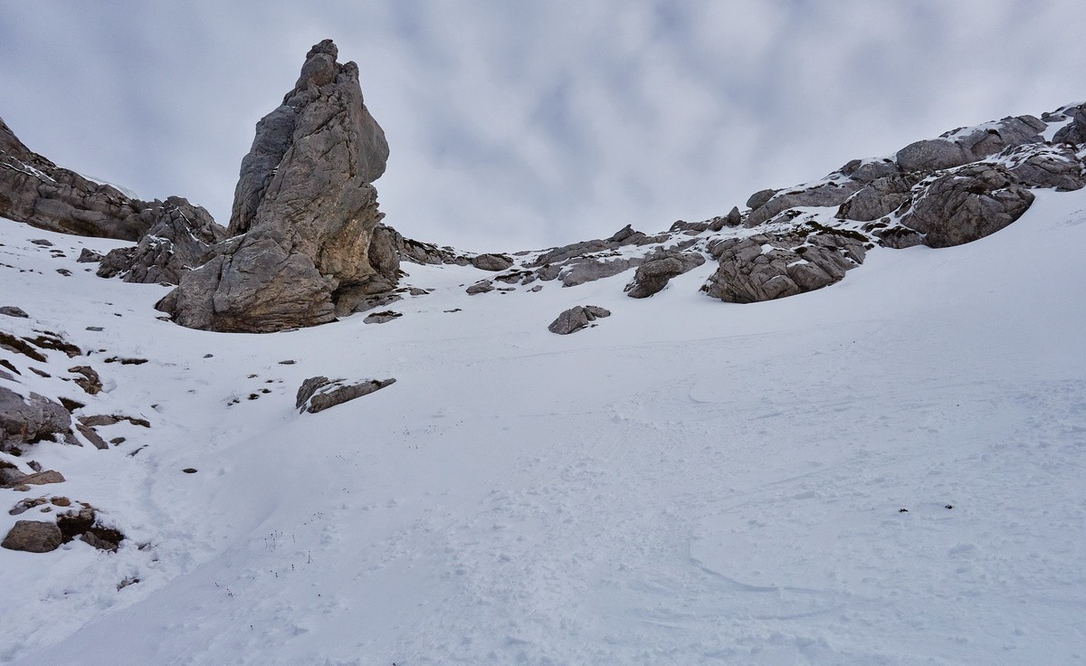 La neige un peu marquée tout de même par les skis sur le haut de l'itinéraire...