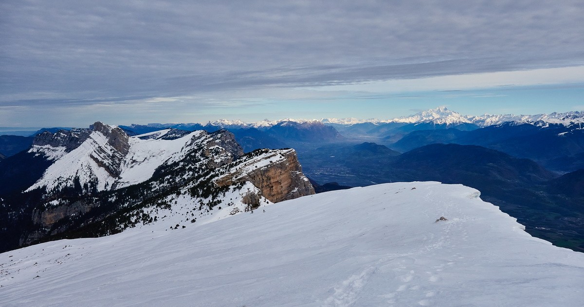 Le voile s'avance vers le Mont Blanc...