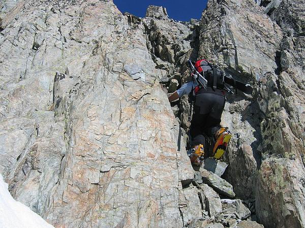 Pas d'escalade : Quelques pas de deux à faire en crampons sympa l'ambiance npour sortir au sommet