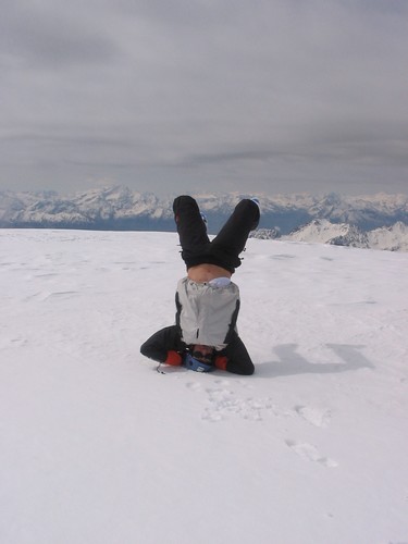 un poirier dans la neige... : Louis se fait plaisir au sommet!!!, Enfin il était pas vraiment stable, mais bon...
