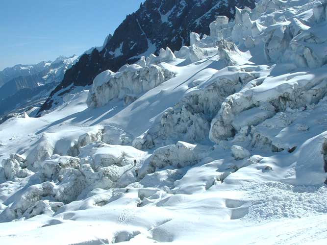 passage sous les séracs : Passage sous les séracs du glacier de Bossons