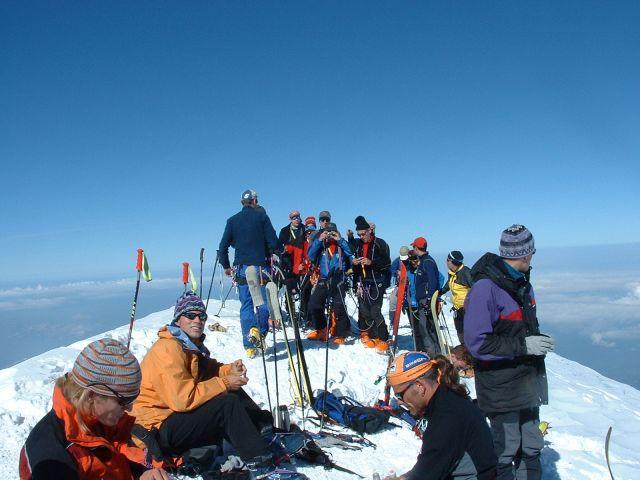 mondain : c'est là qu'il faudra programmer  le skitour game l'année prochaine, on avait encore de la place au sommet !
