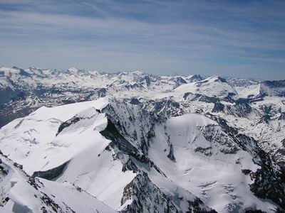 Panorama vu du sommet : Encore pas mal de neige aux allentours
