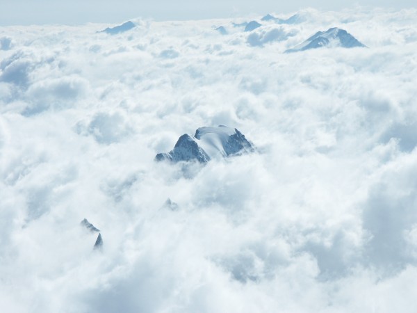 Mont Blanc : Tels des îlots seuls les plus de 4000 émergent.