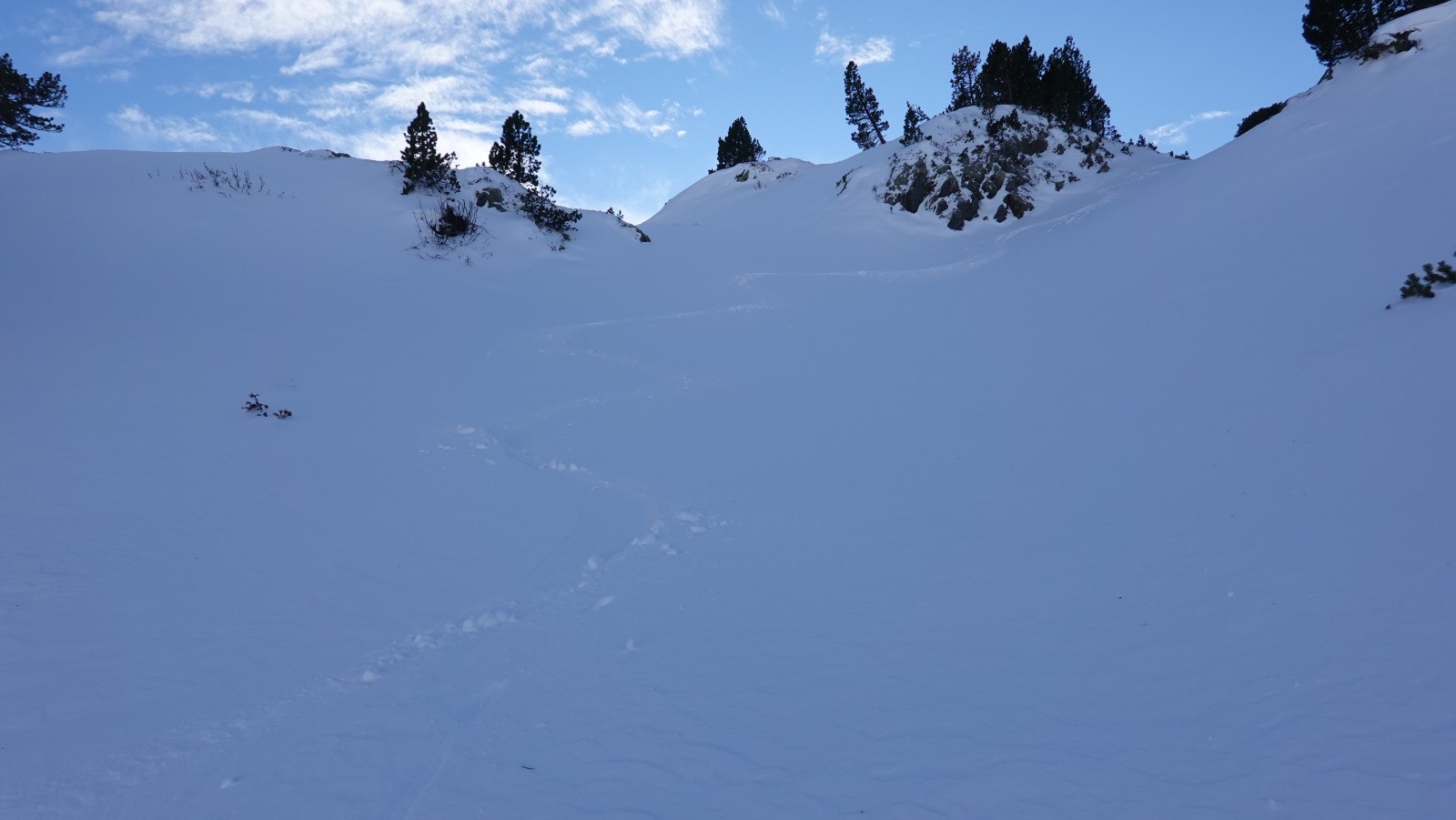 Bonne neige dans les petits vallonnements de la vallée du Galbe